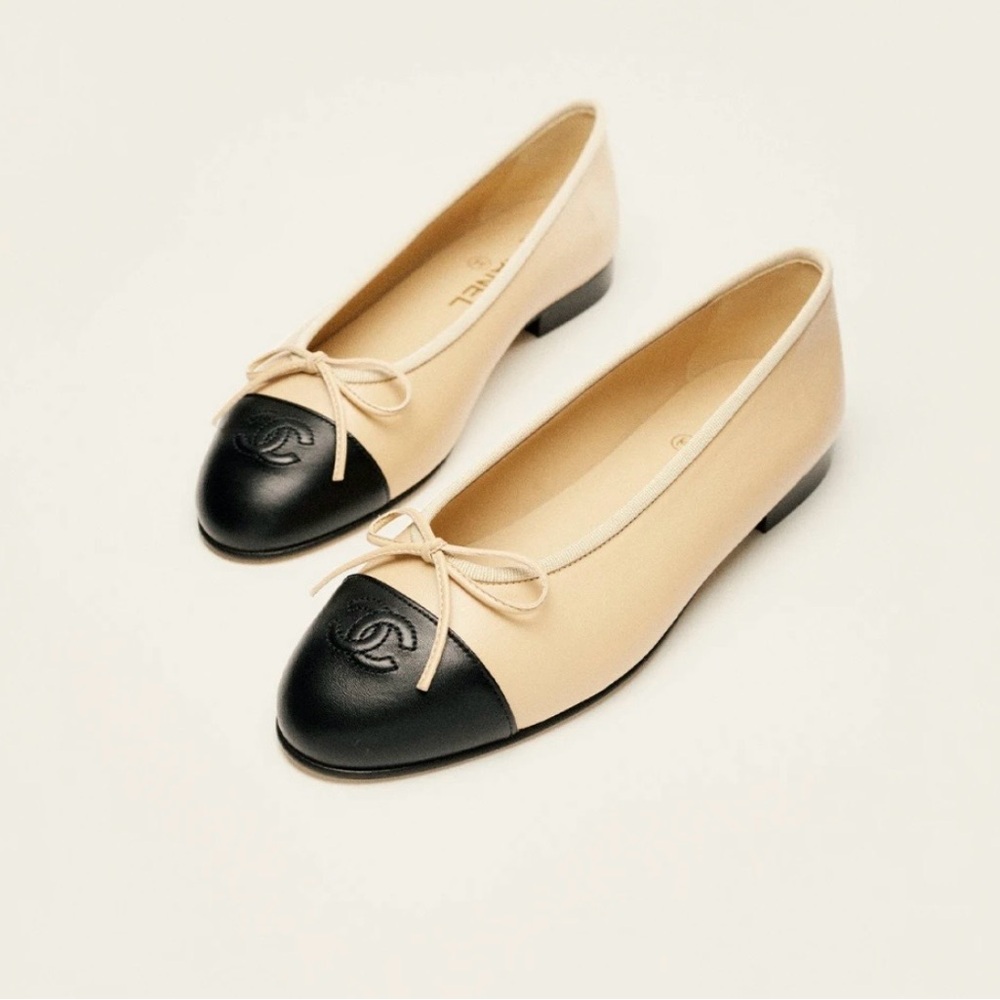 CHANEL Lambskin Beige and Black Ballet Flats